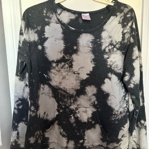 Black and white Tshirt